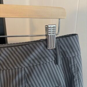 Under Armour Gray Stripe Performance Golf Shorts Men’s 32 Chino Activewear *NOTE